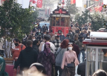İstiklal Caddesi yoğunluk nedeniyle kapatıldı