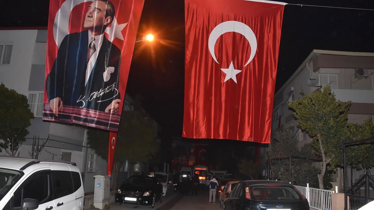 İzmir'e iki şehit ateşi düştü