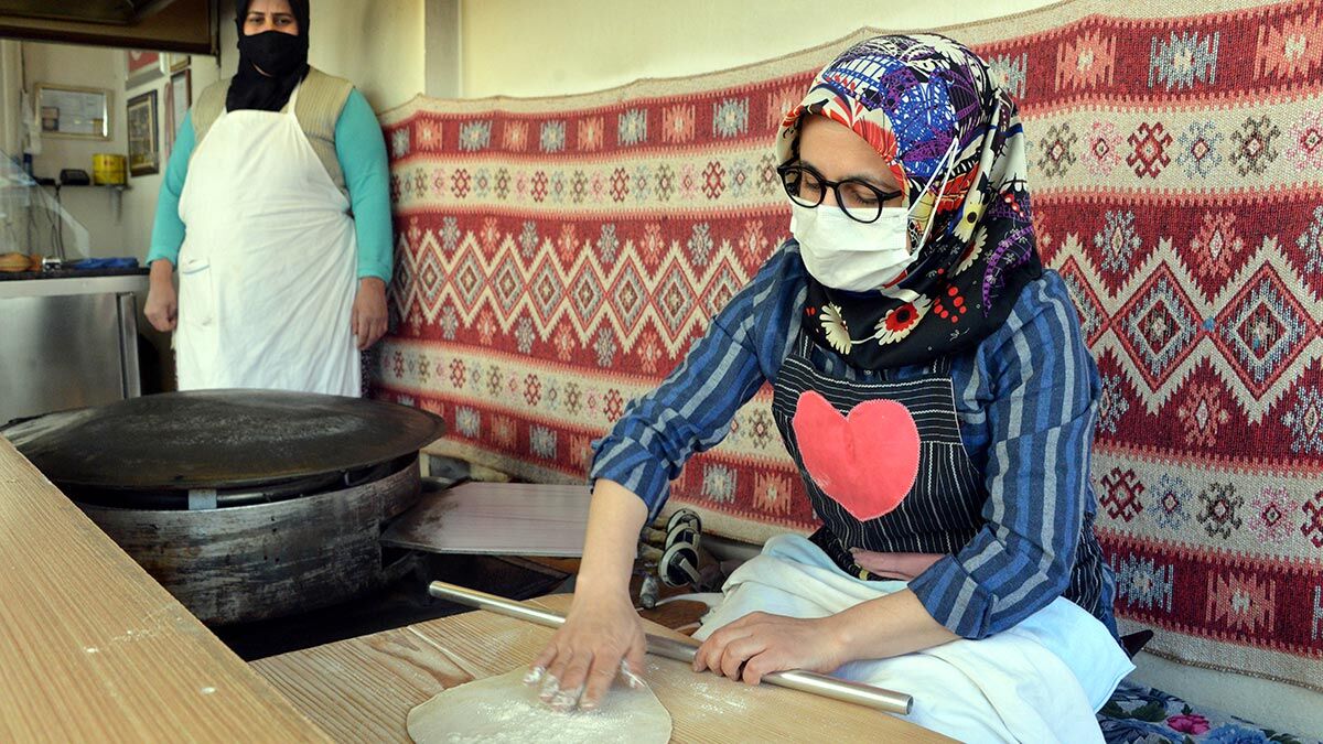 Sevim Karadaş dijital para ile gözleme satıyor