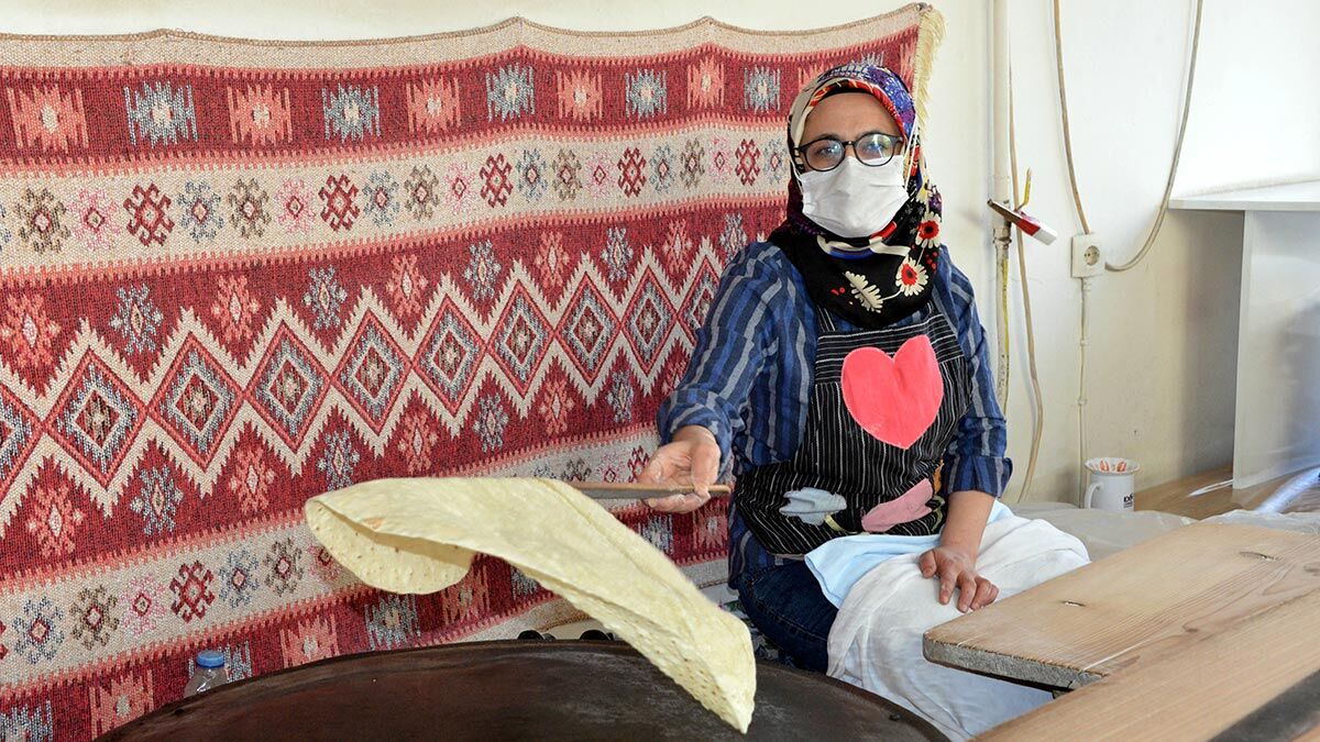 Sevim Karadaş dijital para ile gözleme satıyor