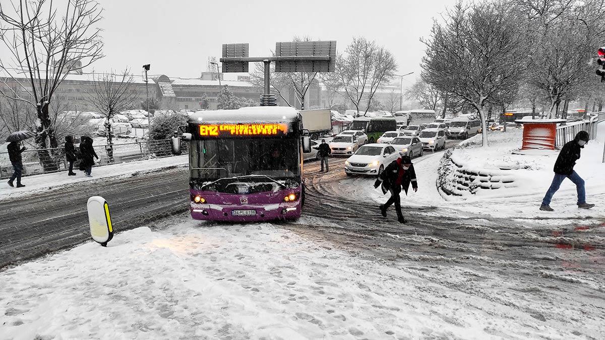 Kar yağışı nedeniyle vatandaşlar zor anlar yaşadı