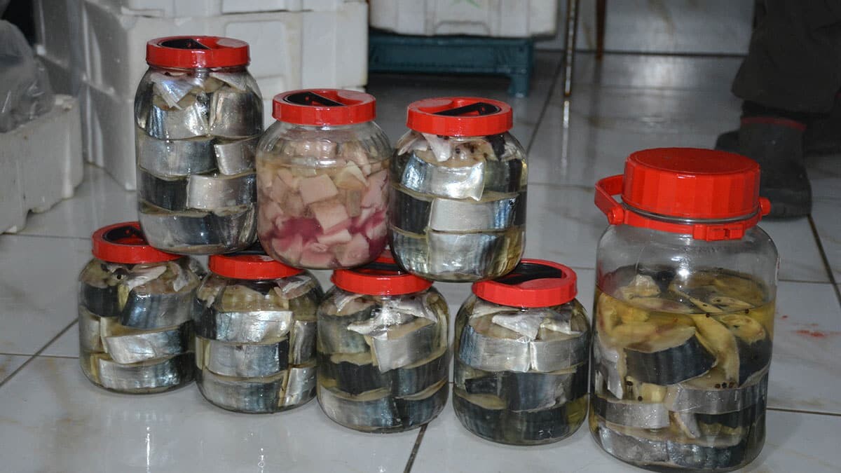 Kavanozu 350 lira olan lakerda yok satıyor