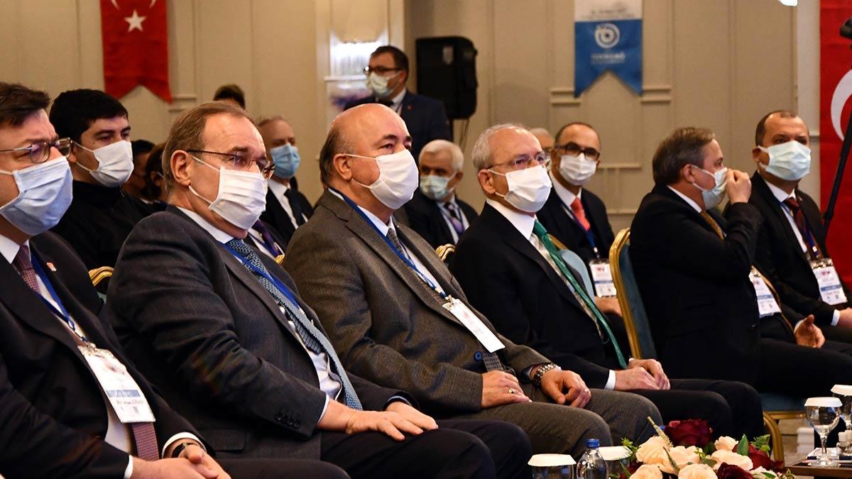 CHP Genel Başkanı Kemal Kılıçdaroğlu, Tekirdağ'da düzenlenen Balkan Ülkeleri Yerel Yönetimler İşbirliği Çalıştayı'na katıldı. Tekirdağ Büyükşehir Belediyesi ile Edirne, Çanakkale ve Kırklareli Belediye Başkanlıkları'nın düzenlediği çalıştaya, Bulgaristan, Yunanistan, Bosna Hersek, Makedonya, Kosova, Sırbistan, Gagavuzya, Arnavutluk'tan belediye başkanları ile temsilciler katıldı.