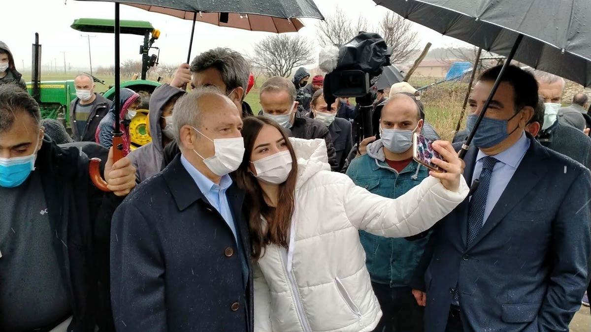 Kılıçdaroğlu Uşak'ın Sivaslı ilçesinde esnafı dolaştı