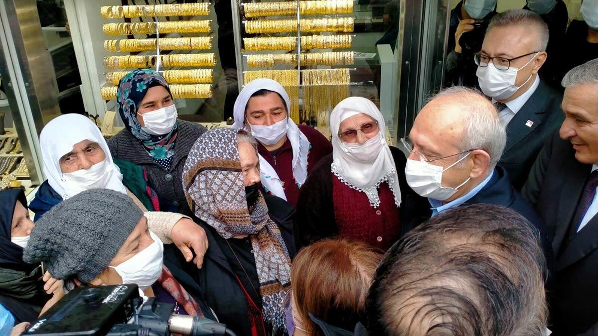 Kılıçdaroğlu Uşak'ın Sivaslı ilçesinde esnafı dolaştı