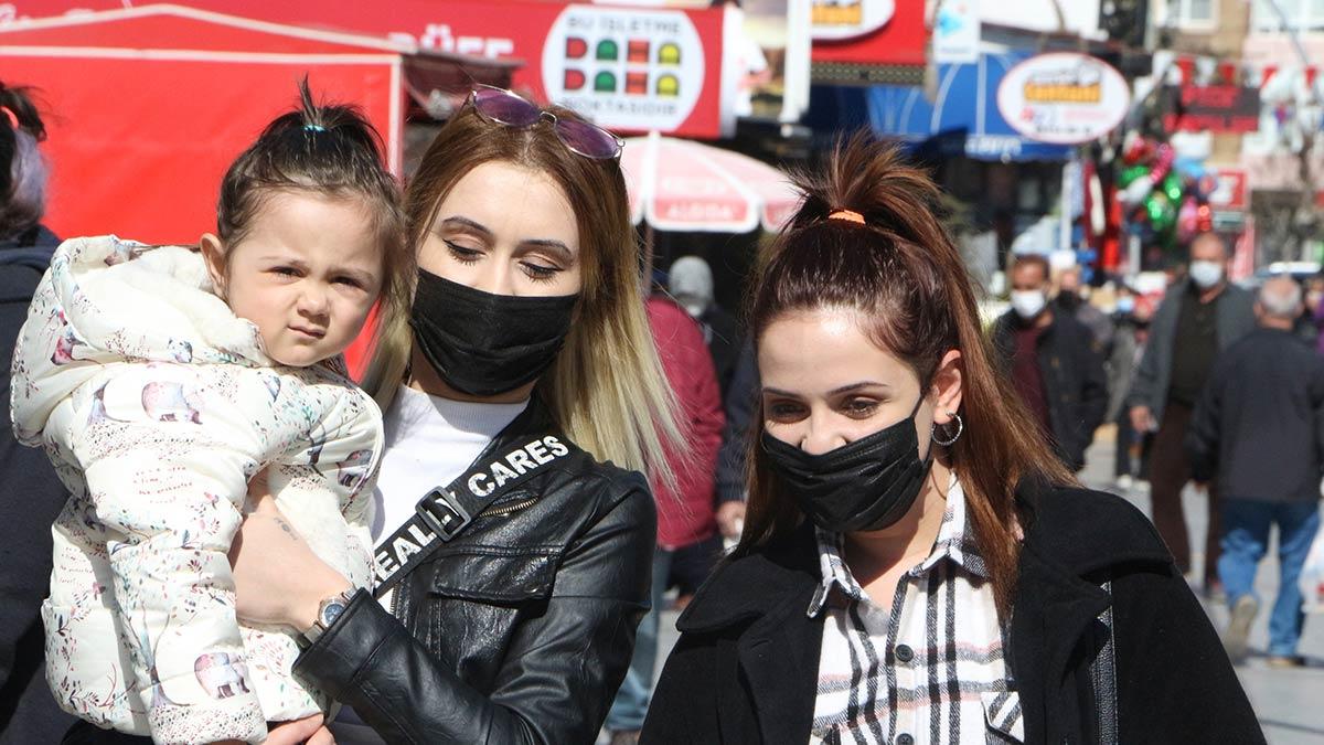 Konuşurken ıslanan maske hemen değiştirilmeli