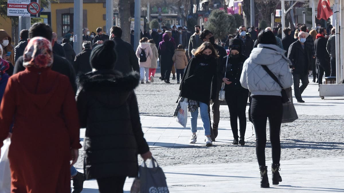 Dr. Eyüp Çetin "Konya’da mutasyonlu vaka var. Hatta çok sayıda, yaşları da genç 5 yaşındaki çocukta mutasyon görüldü" dedi.
