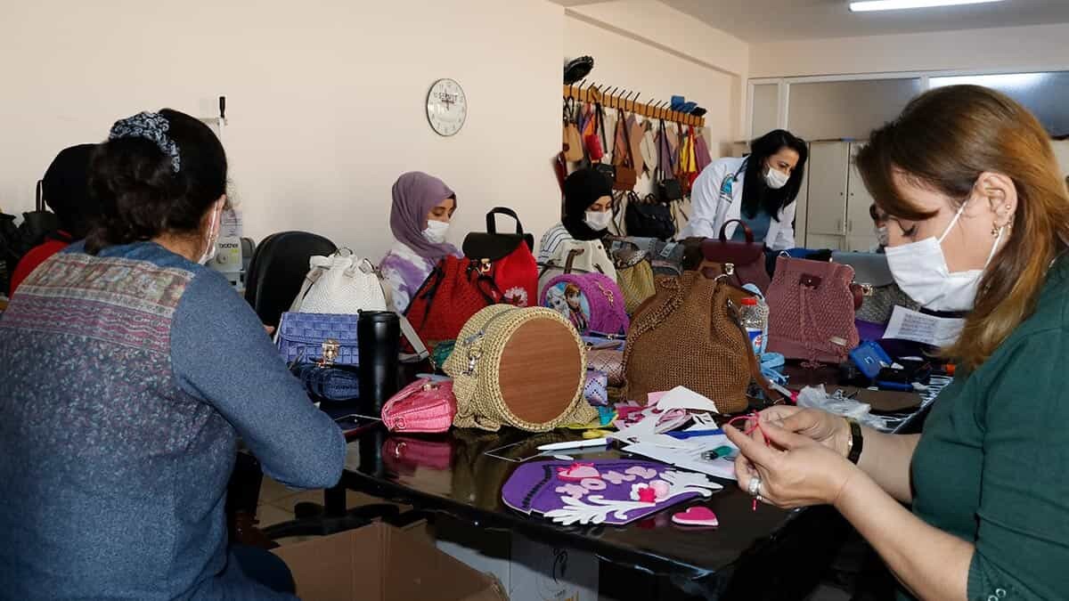 18 bin kadın çeşitli alanlarda meslek edindi