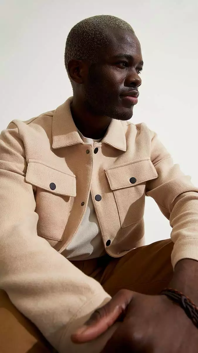 Hazır giyim markası defacto, ilkbahar erkek koleksiyonunda yer alan gömlek ceketler mevsim geçişlerinde favori parçalar olduğunu açıkladı.