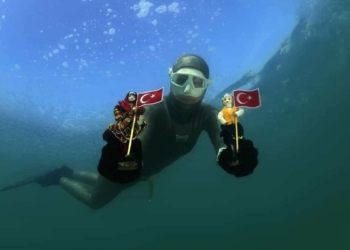 Birgül Erken Kadınlar Günü için dalış yaptı