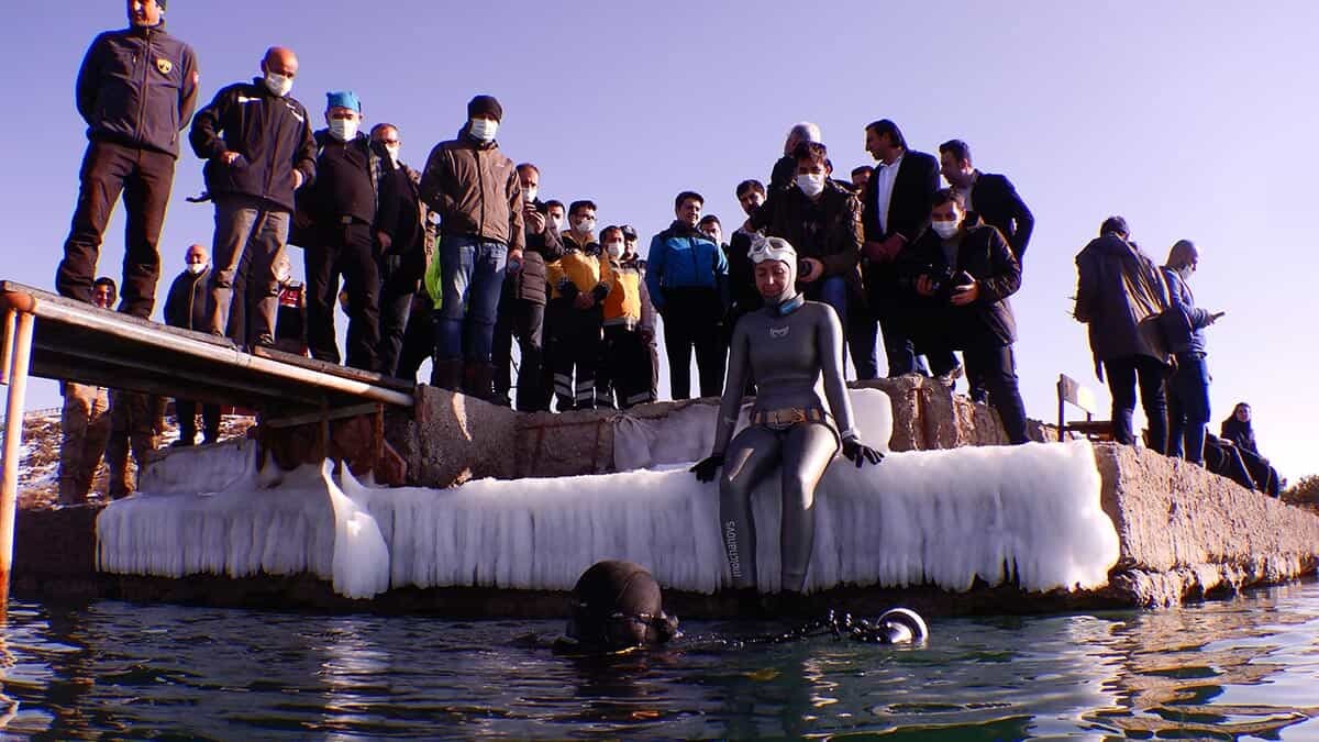 Birgül Erken Kadınlar Günü için dalış yaptı