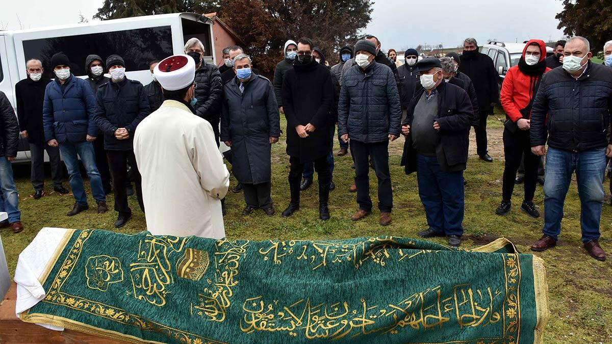 Cem Adrian'ın babası toprağa verildi