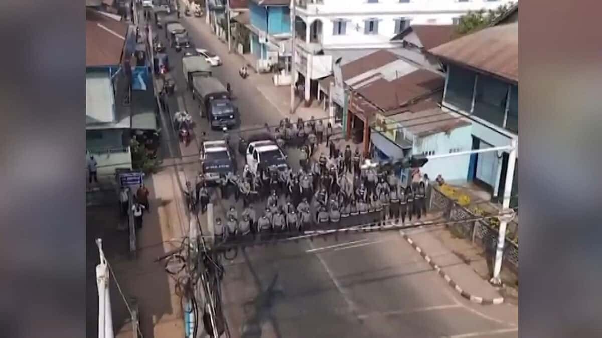 Myanmar'da darbe karşıtı protesto gösterileri kana bulandı