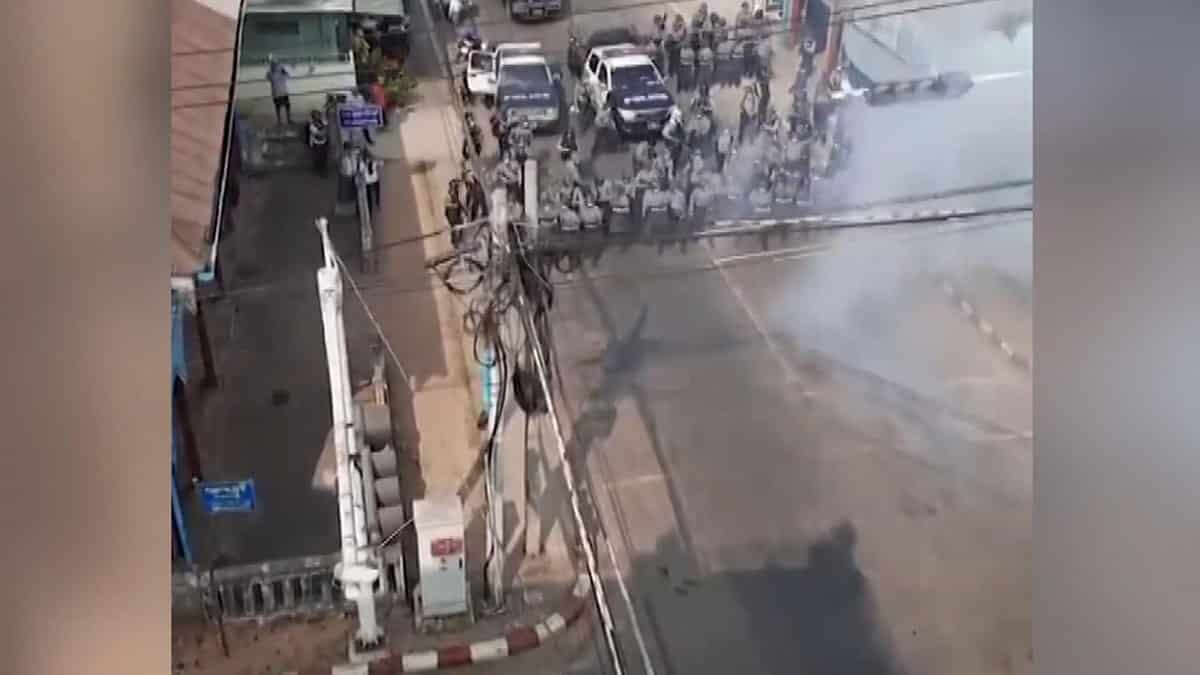 Myanmar'da darbe karşıtı protesto gösterileri kana bulandı