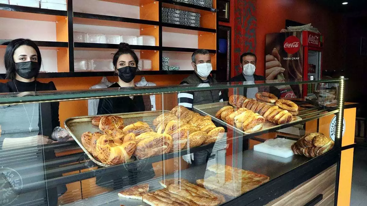 Türkiye'de vaka oranı en düşük illerin başında gelen hakkari'de normalleşme heyecanı yaşanıyor. Vatandaşlar olumlu bir kararın çıkmasını bekliyor.