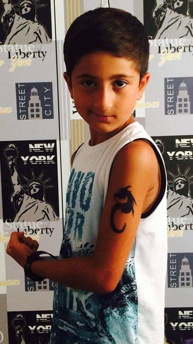 2 masum çocuğu öldüren katil olay yerinde yapılan keşfin ardından İlçe Jandarma Komutanlığı’na götürüldü. Şüpheli, adliyeye sevk edildi.