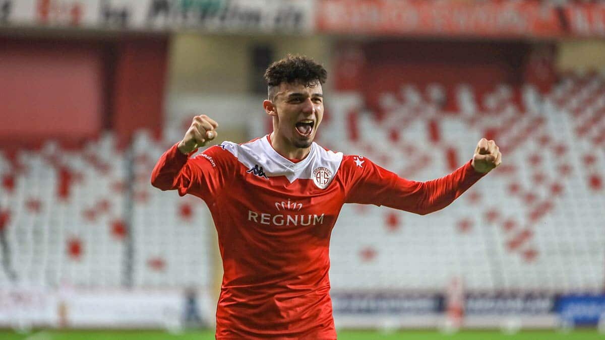 Mustafa Yılmaz, "Antalyaspor 1966 yılında kurulmuş, 55 senede kupa kazanımı olmamış. Bizim önceliğimiz kupa" dedi.