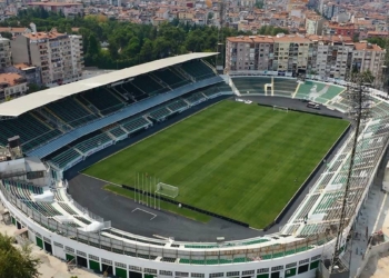 Denizli Atatürk Stadı'nın zemini beğeni topluyor