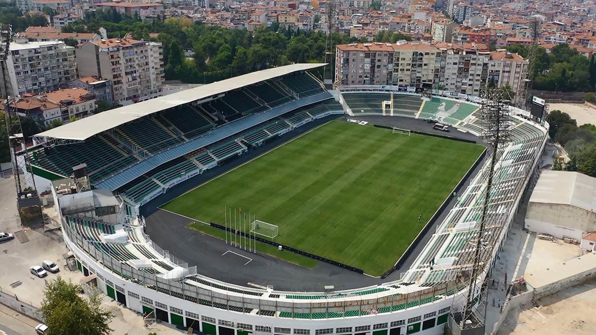 Denizli Atatürk Stadı'nın zemini beğeni topluyor