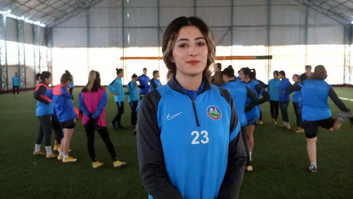 Yüksekova kadın futbol takımı'nın hedefi 1'inci lig'e yükselmek için yeni sezon çalışmalarını aralıksız sürdürüyor.