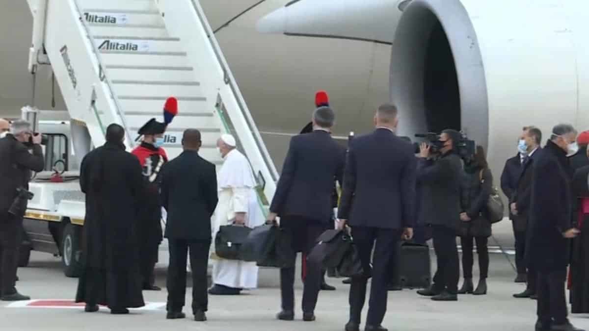 Papa Francis tarihi Irak ziyareti için Roma’dan ayrıldı