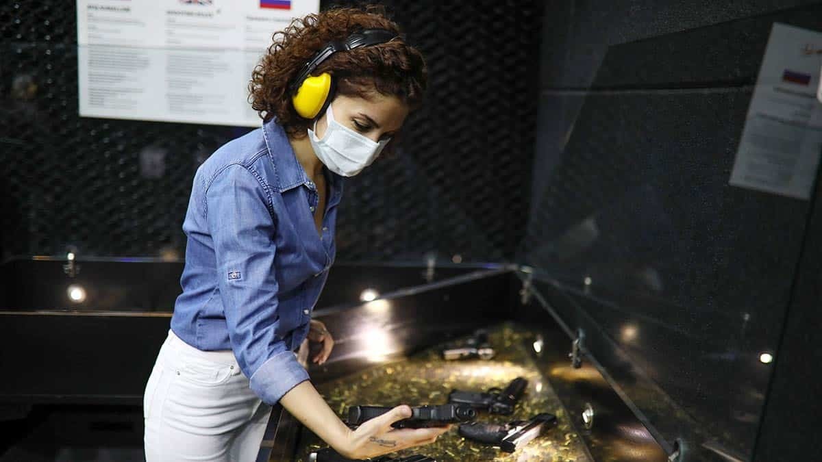 Antalya'da silah ve atıcılık tutkunlarının buluşma noktası haline gelen Antalya Atış Poligonu'nda turizm sezonu öncesi hazırlıklar tamamlandı.