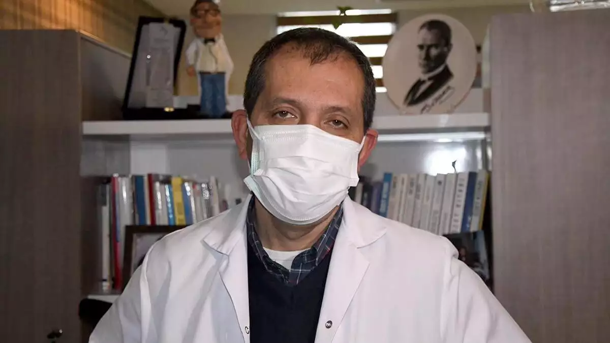 Uzman prof. Dr. Bülent ertuğrul, türkiye'de yaklaşık ayağında yara olan 400 bin şeker hastası bulunduğunu belirtti.