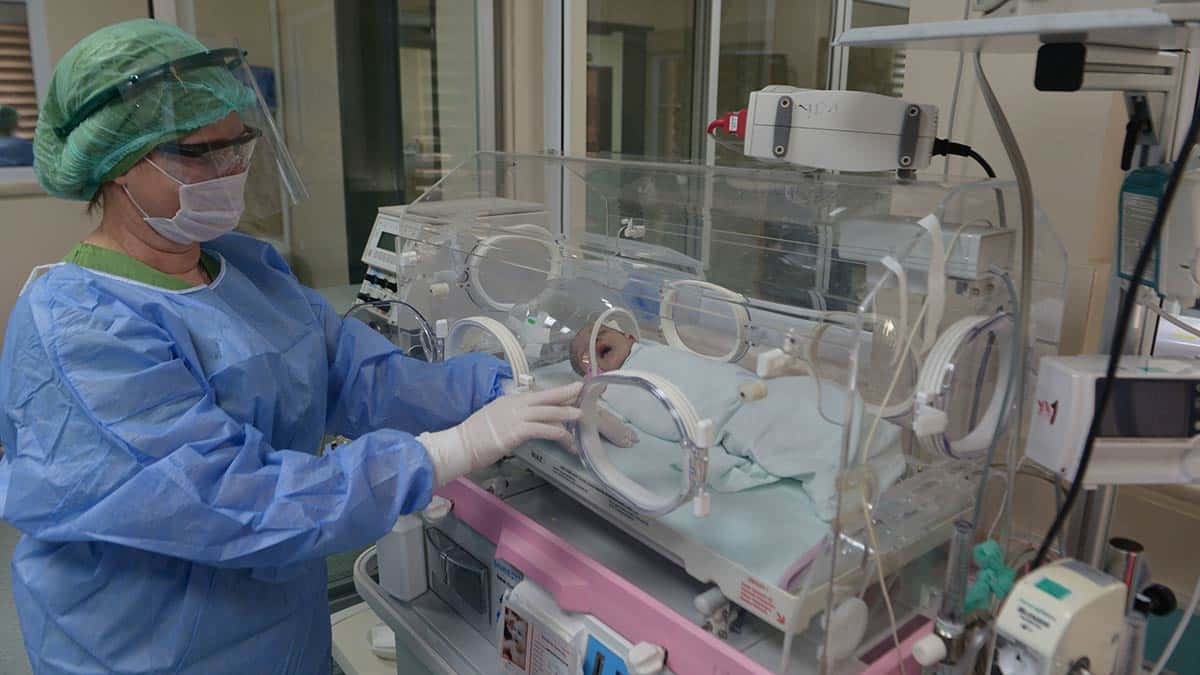 Koronavirüslü annelerin erken doğum riski fazla