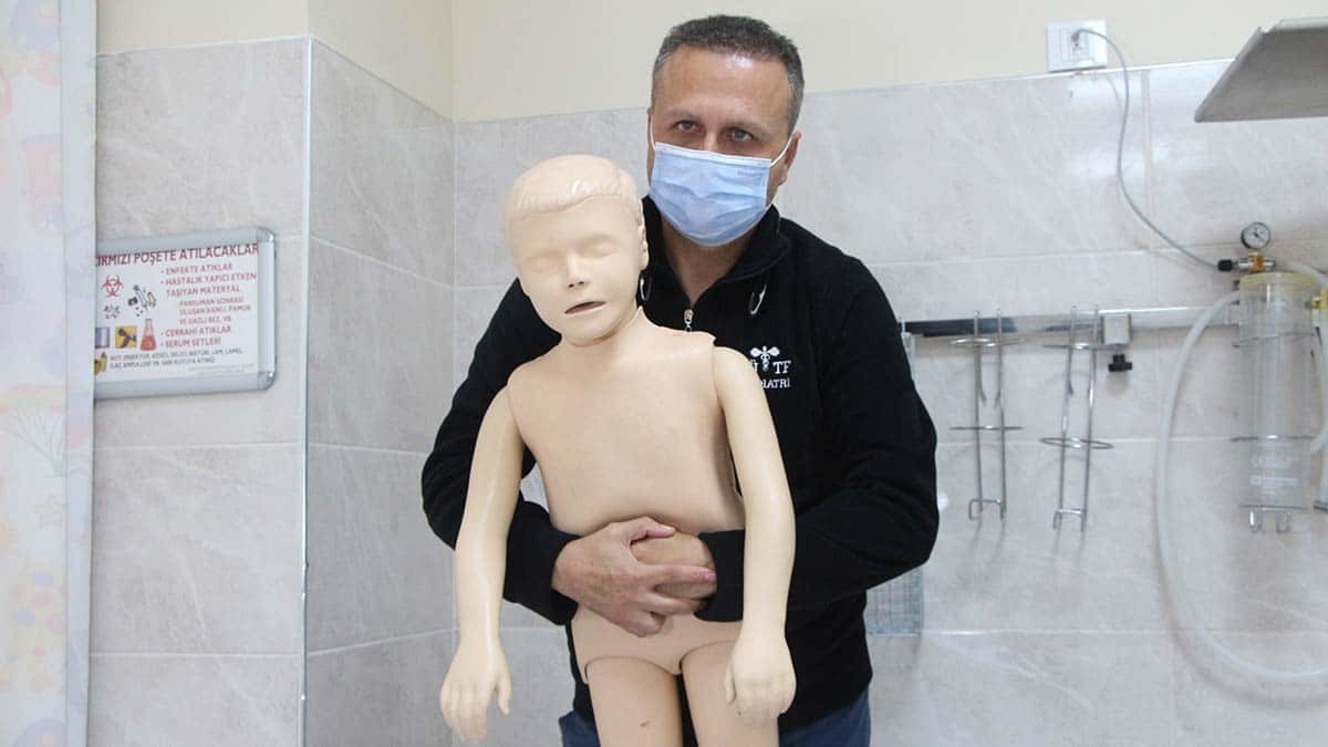 Prof. Dr. Dinçer Yıldızdaş, son 5 yılda 120 bin çocuk ev kazaları yaralanmalarıyla acile başvurulduğunu, bunun 2 bininin ölümle sonuçlandığını bildirdi.