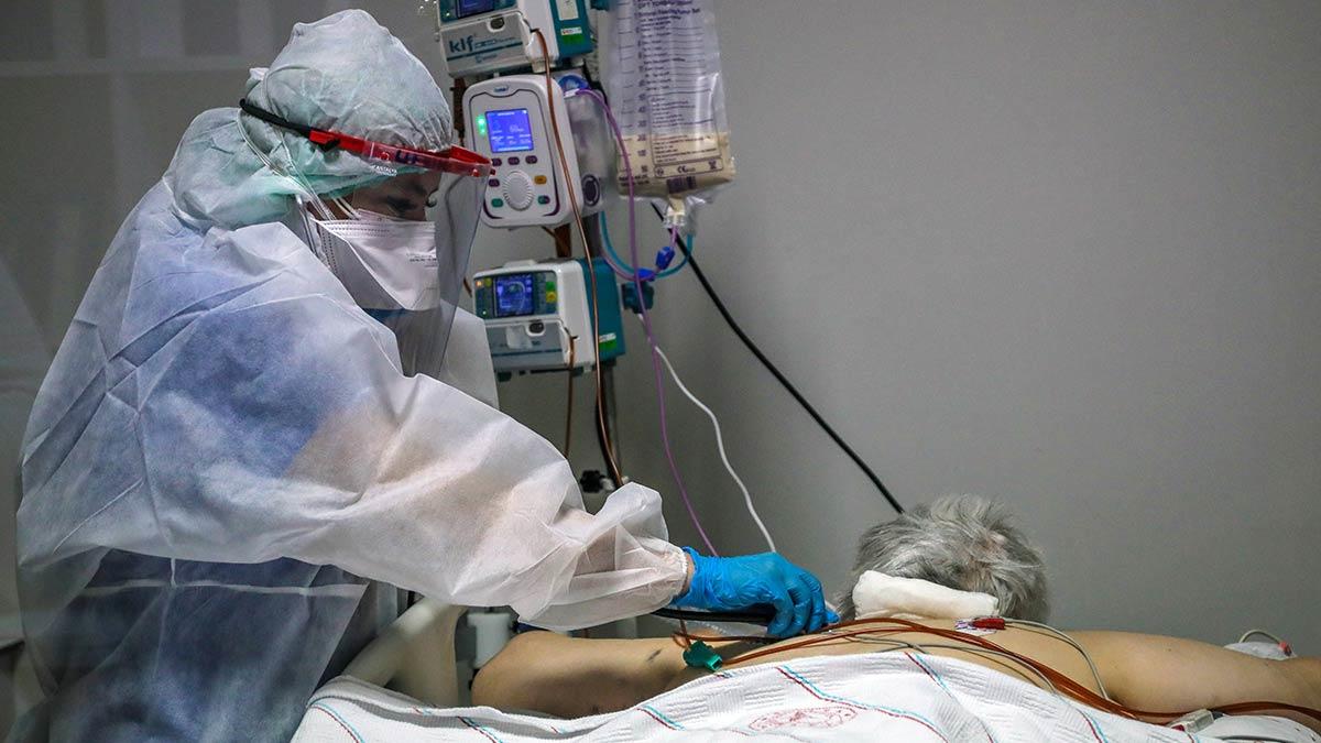 Sağlık çalışanlarının koronavirüsle mücadelesi