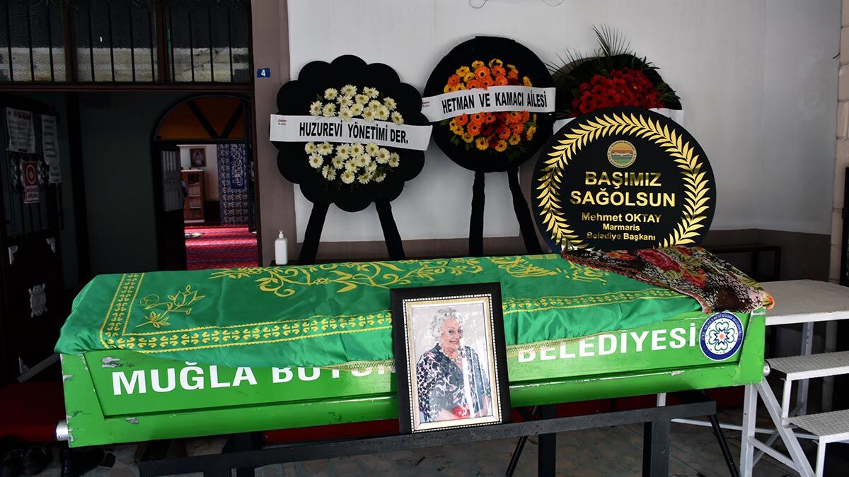 Muğla'nın Marmaris ilçesinde, tedavi gördüğü hastanede çoklu organ yetmezliği nedeniyle yaşamını yitiren sinema oyuncusu ve seslendirme sanatçısı Altan Karındaş (93), gözyaşları içinde toprağa verildi.