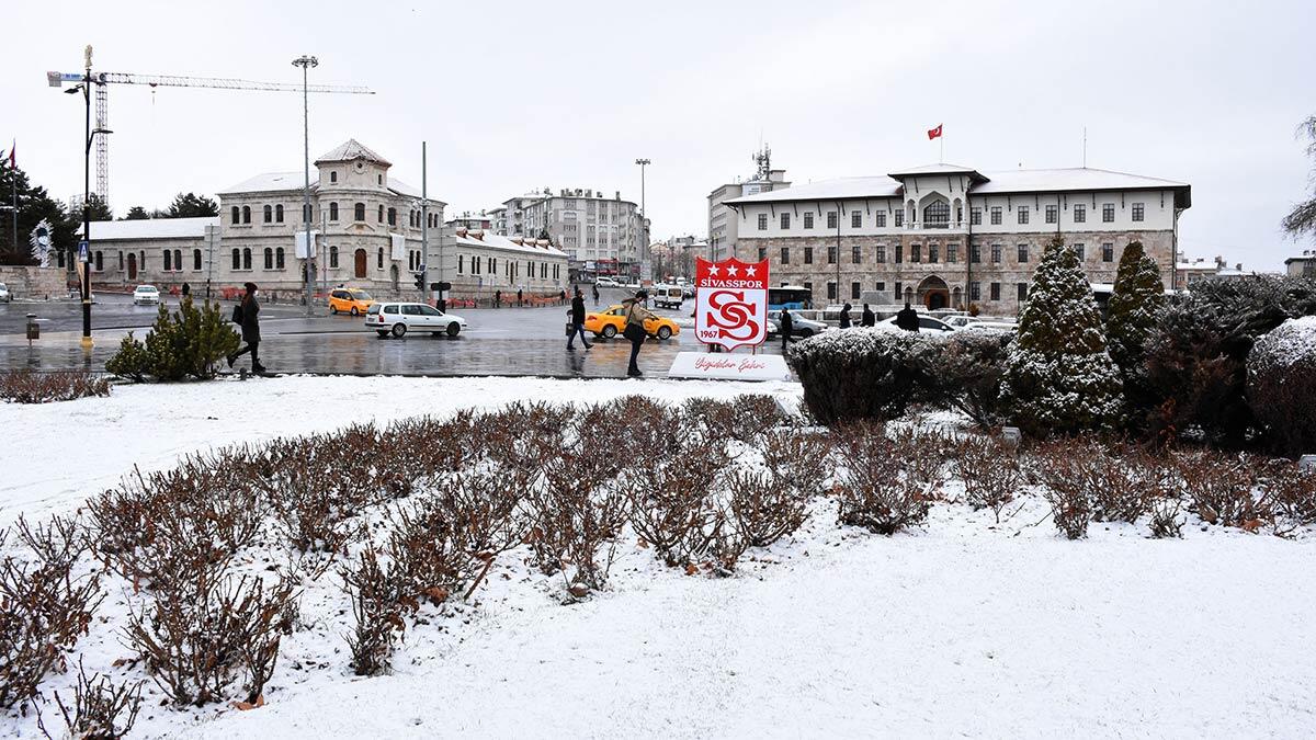 10 yerleşim yerinin yolu ulaşıma kapandı