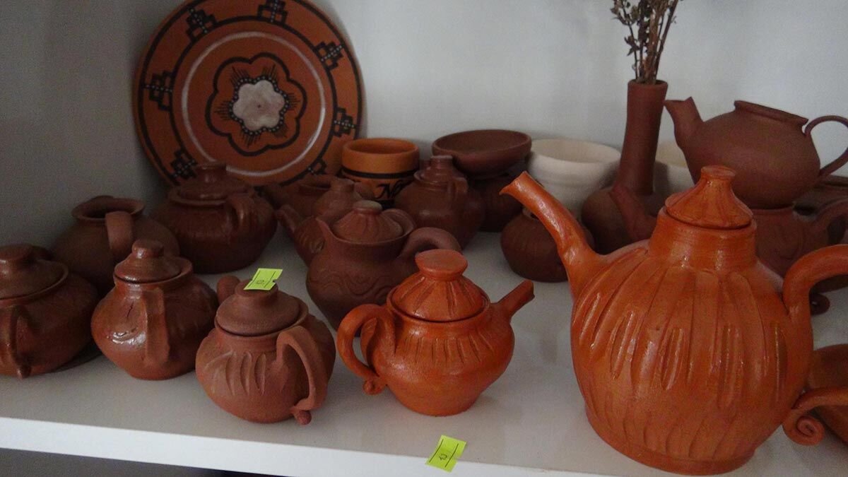 Çömlekçiliğe yeniden hayat vermek için hazırladığı Üreten Kadın, Kazanan Sındırgı isimli projesiyle Avustralya Büyükelçiliği’nden hibe alıp, atölye kurdu.