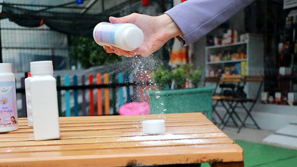 Doğal mineral olan talk bebek pudraları, kozmetik ürünleri, ilaç sanayi, seramikler, plastikler dahil olmak üzere çeşitli tüketici ve endüstriyel ürünlerde kullanılıyor.