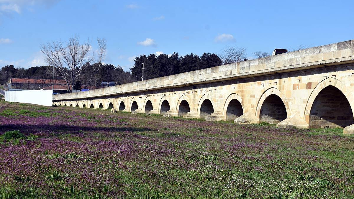 Osmanlı Padişahı Sultan II.Murad emriyle 1426 yılında yapımına başlanıp, dönemin baş mimarı Muslihiddin tarafından 1443 yılında yapımı tamamlanan tarihi Uzunköprü'nün restorasyonu için hazırlanan projenin ihalesi tamamlandı.