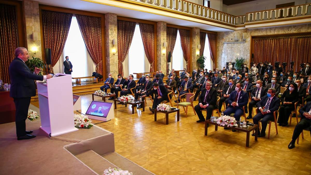 Şentop, "AYM bireysel başvuru kararının sonucunu beklemek söz konusu değil. Ama bir tedbir başvurusu yaptığını kabul edilmediğini öğrendim"