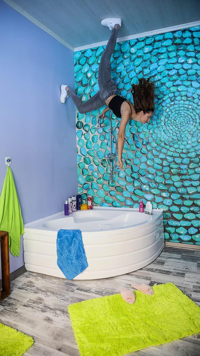 Sökümü bir haftada gerçekleşen, 5 ayda yeni yerinde tekrar kurulan Ters Ev, iç ve dış bölümleriyle birlikte 300 metrekarelik alana kavuştu. İçerisine yeni konsept fotoğraf stüdyoları da eklenen Ters Ev, ilk müşterilerini ağırlamaya başladı.