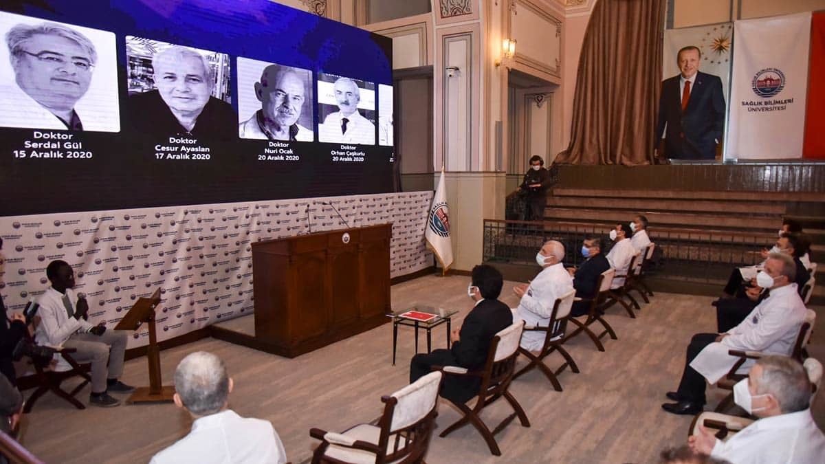 Sağlık Bilimleri Üniversitesi Rektörü Prof. Dr. Cevdet Erdöl, koronavirüs nedeniyle hayatını kaybeden sağlıkçılar şehit sayılsın dedi.