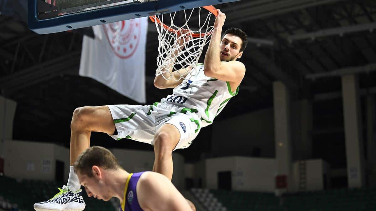 Sakat ve yorgun oyuncularımız var ama bunların hiç biri bahane değil. Oynamaya devam edip, tekrar güvenimizi kazanmalıyız