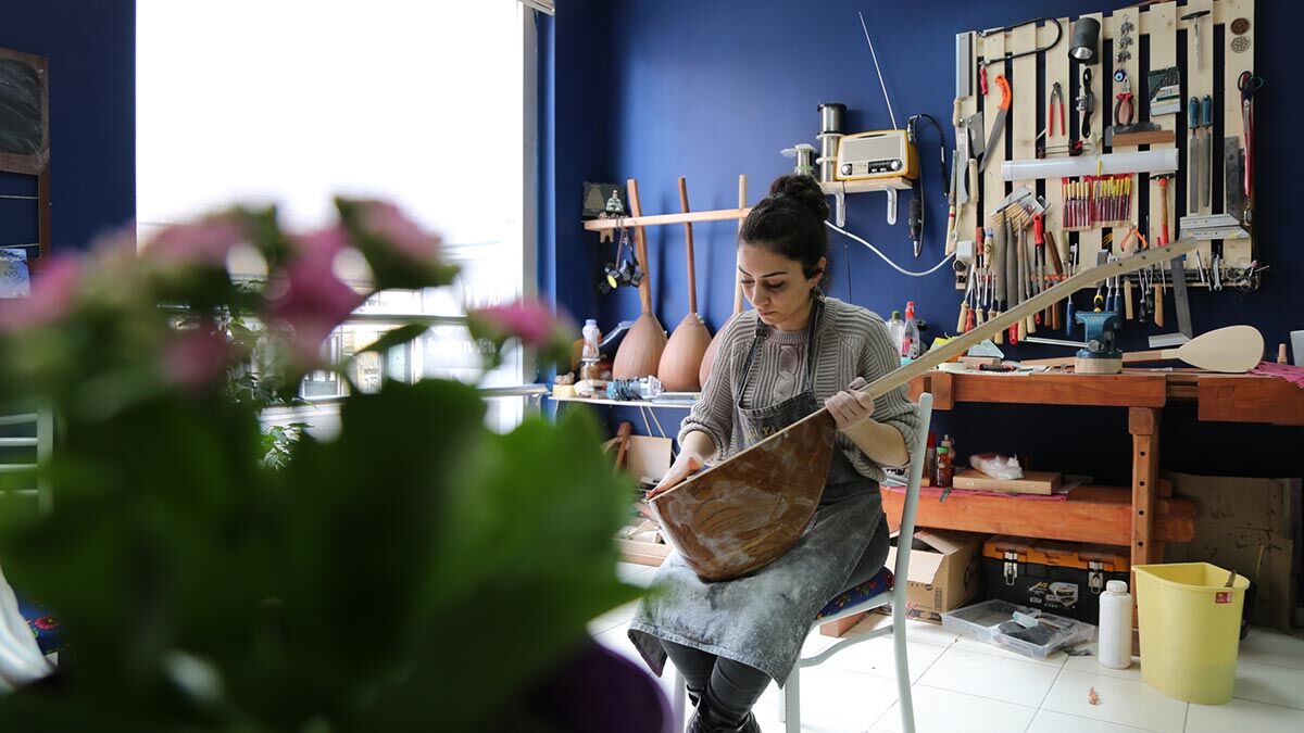 Senem Arın Türkiye'nin ilk ve tek bağlama ustası