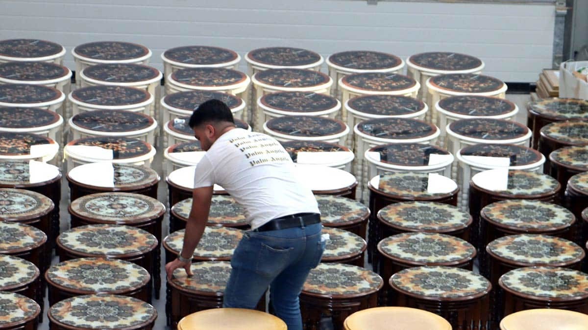 Hatay'da mobilya üreticileri, 50 ülkeye ihraç ettikleri zigon ve orta sehpalar için yeni pazar arayışına girdi.