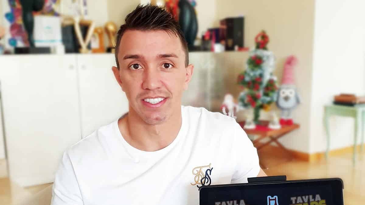 Geçen yıl 76 ülkeden 21.940 tavla severin katılımıyla Guinness Dünya Rekorları Kitabına giren turnuvanın bu yıl daha büyük ilgi görmesi bekleniyor. Sokak hayvanları yararına düzenlenen ve sosyal sorumluluk keyfinin heyecan dolu saatlerle birleşeceği turnuvanın birincisi 50 bin TL ödül kazanacak. 