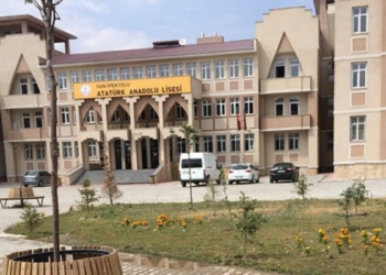 Lisede eğitime 1 hafta koronavirüs engeli