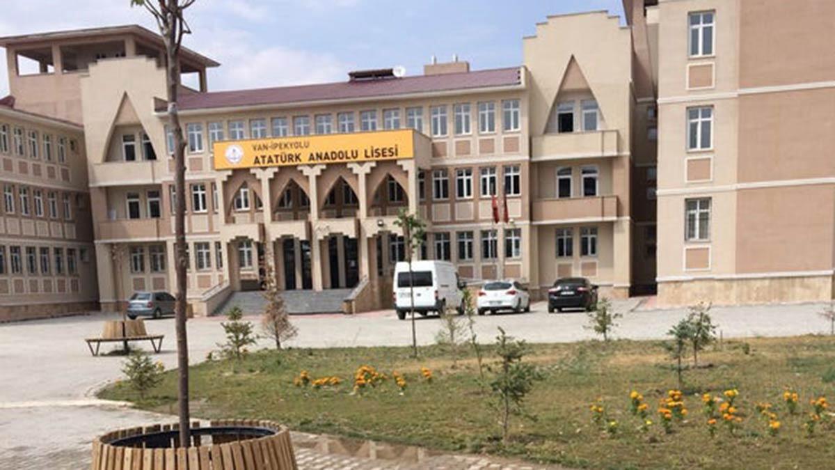 Lisede eğitime 1 hafta koronavirüs engeli