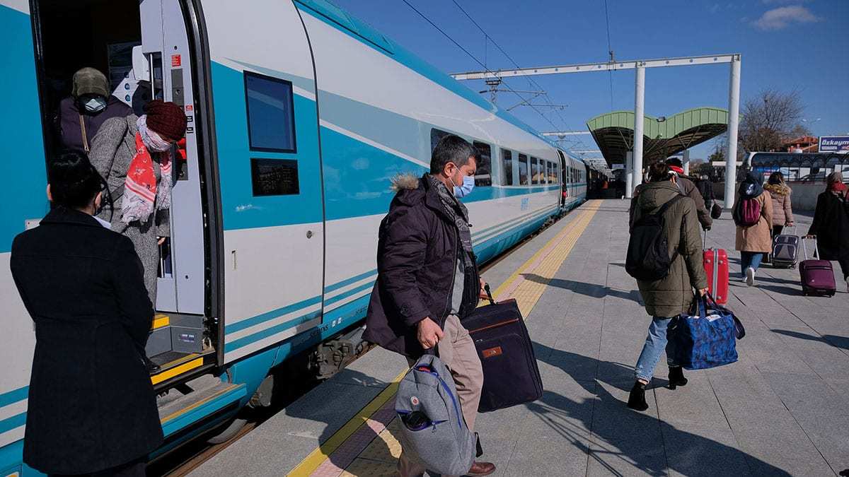 YHT seferleri tam kapasite başladı