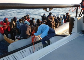 Ölüme terk edilen 36 kaçak göçmen kurtarıldı
