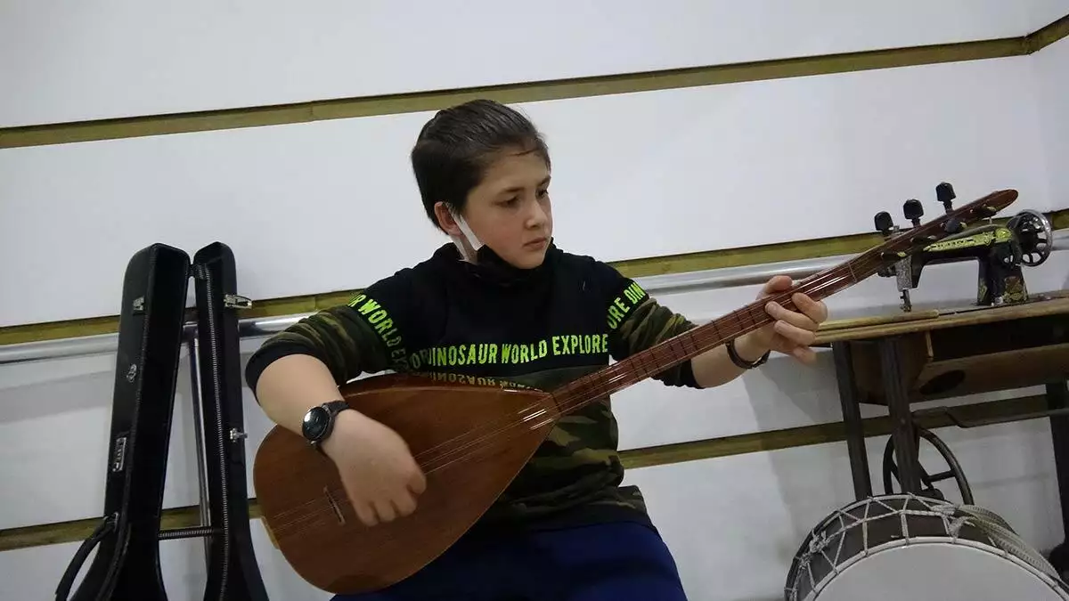 10 yaşındaki muhsin efe 4 enstrüman çalıyor