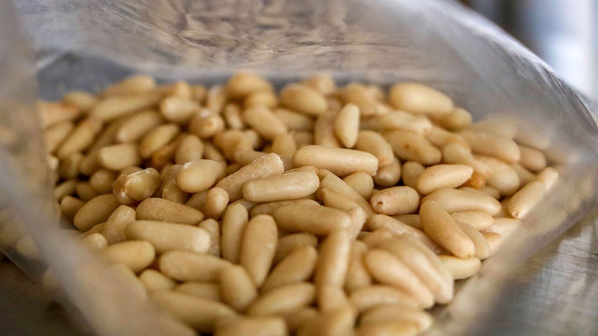 Yer fıstığını çam fıstığı diye satıyorlar