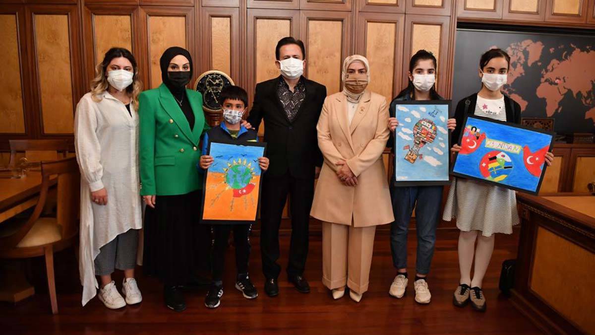 101 çocuğun katılımıyla 23 Nisan özel resim yarışması