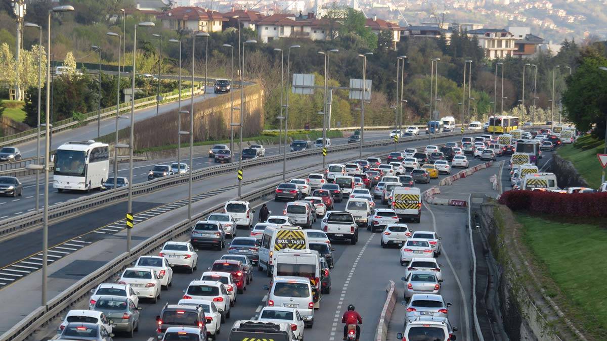 82 saatlik kısıtlama sonrası trafik yoğunluğu